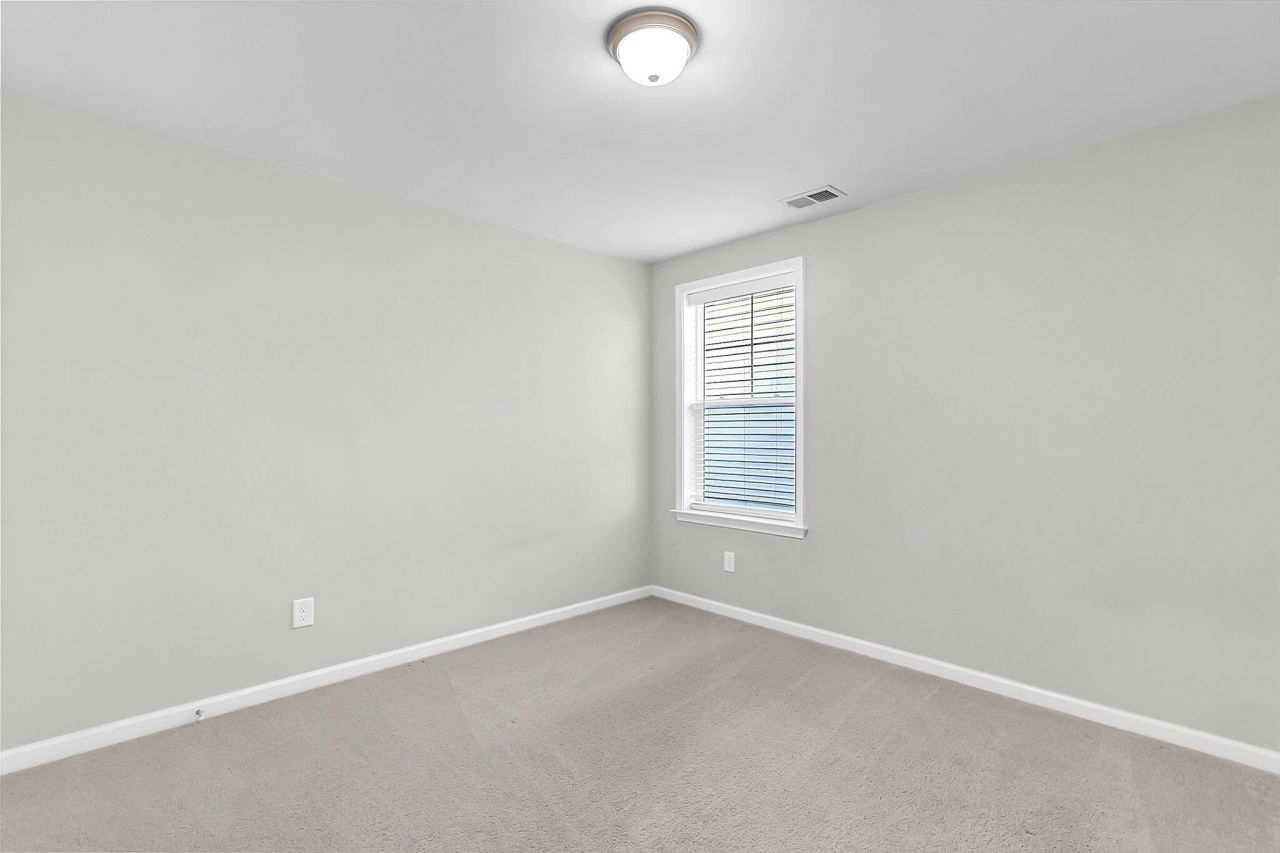 161 Yorkshire Drive Photo 29