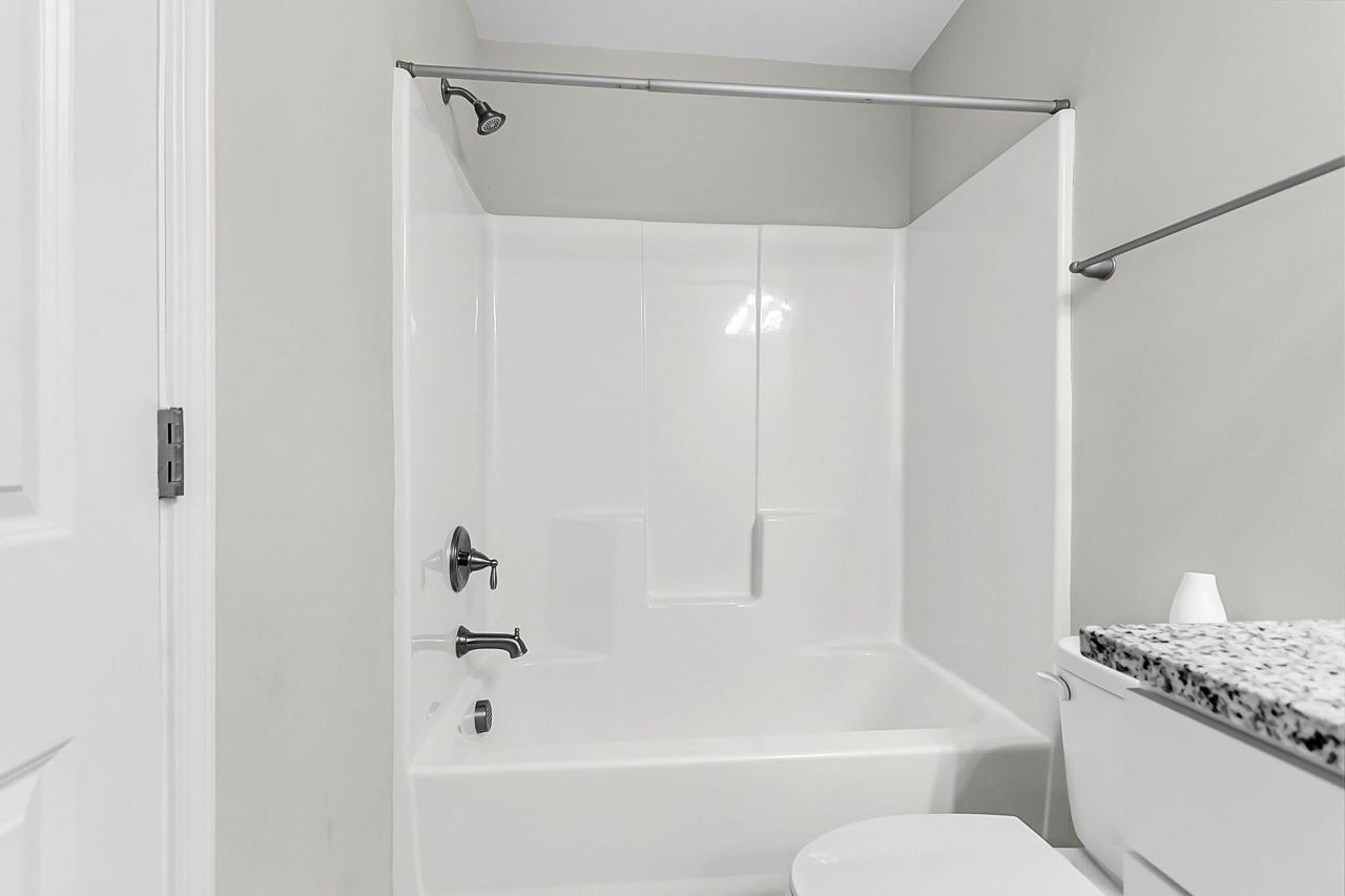 161 Yorkshire Drive Photo 31