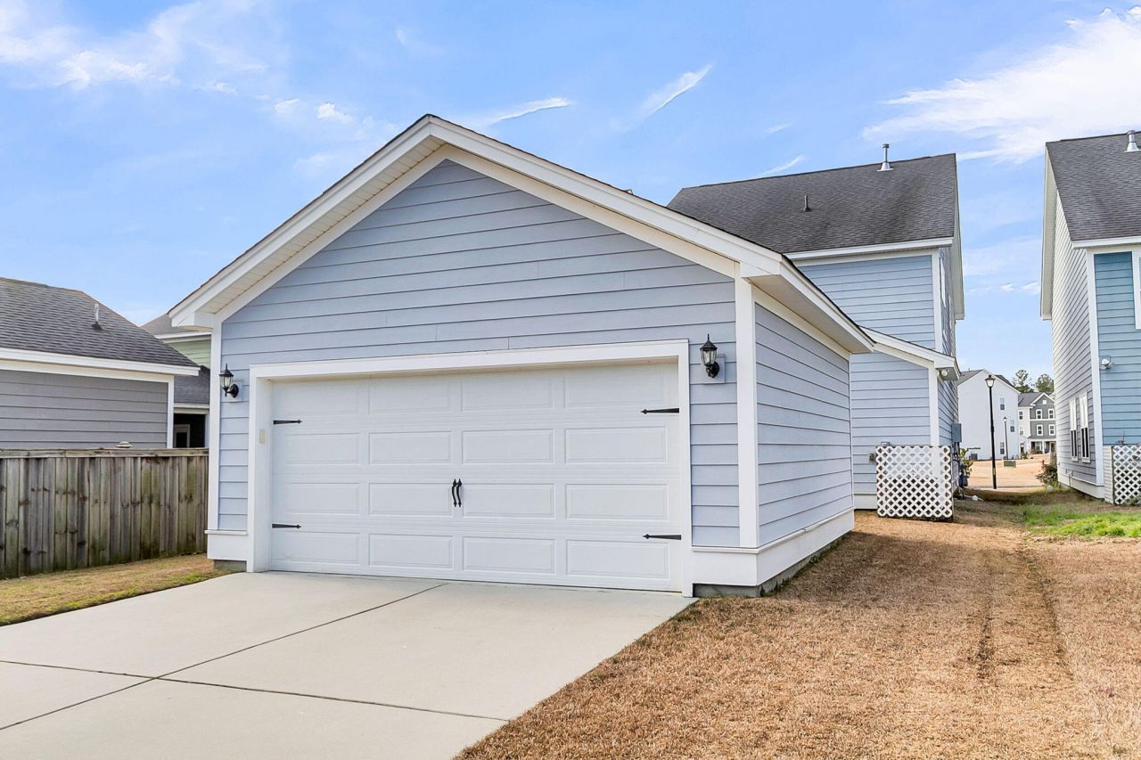 161 Yorkshire Drive Photo 32