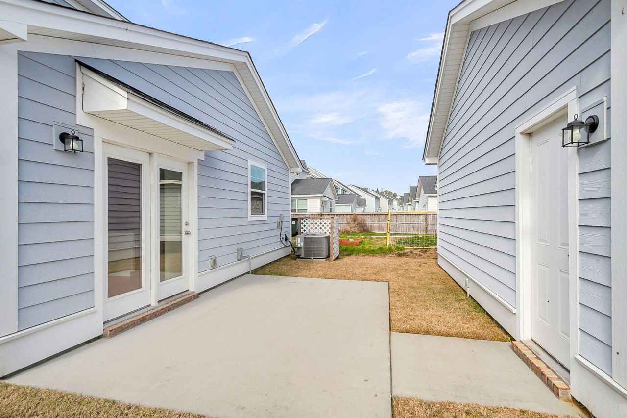 161 Yorkshire Drive Photo 33