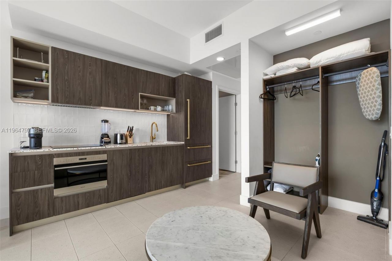 159 NE 6th St , Unit 4910, Miami, FL 33132 Photo