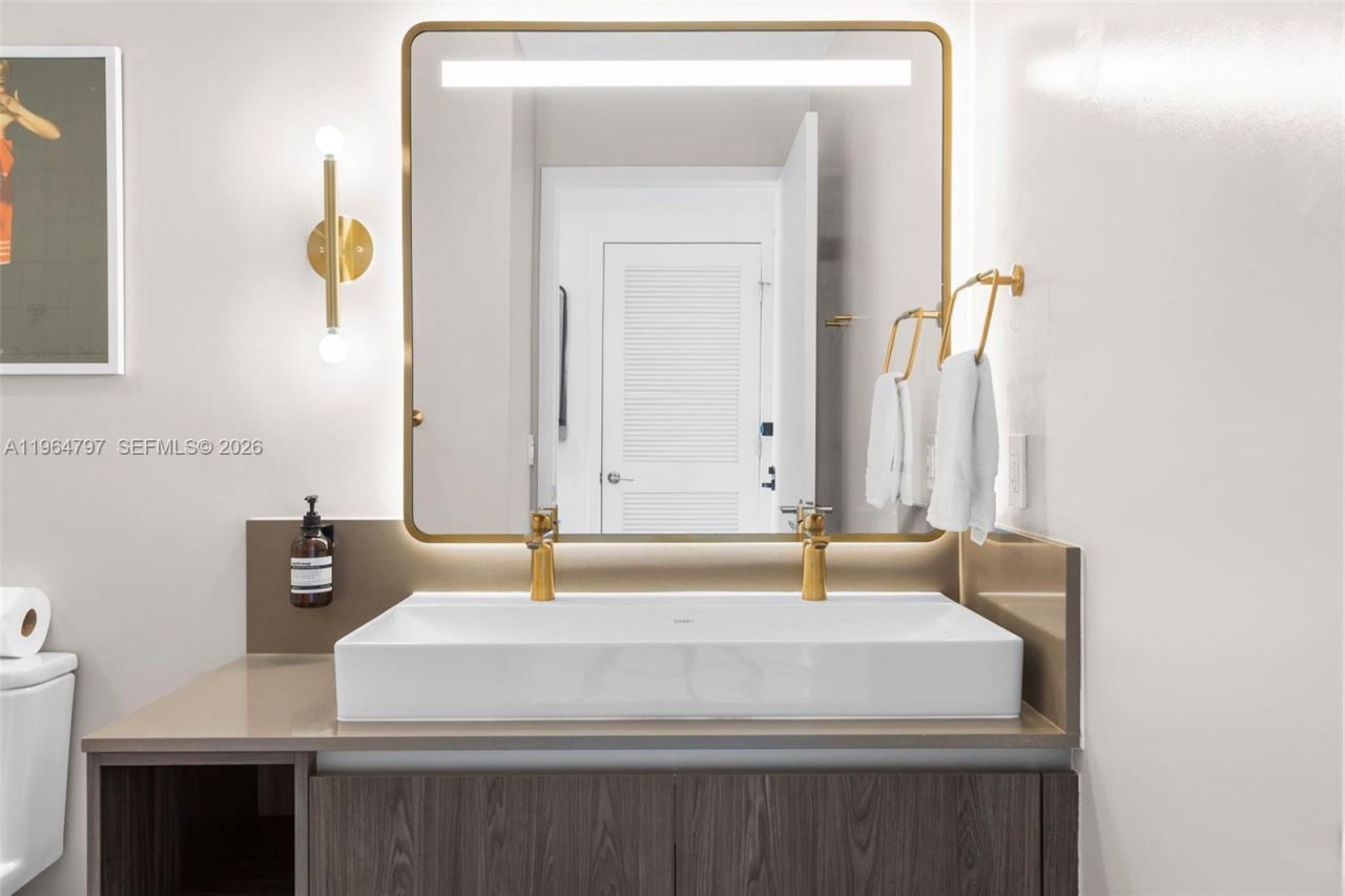 159 NE 6th St , Unit 4910, Miami, FL 33132 Photo