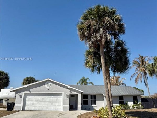 2068 SE Triumph Rd, Port St. Lucie, FL 34952