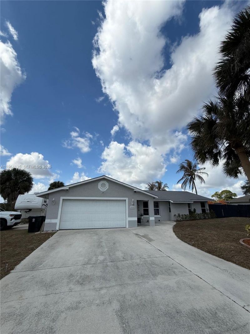 2068 SE Triumph Rd, Port Saint Lucie, FL 34952 Photo