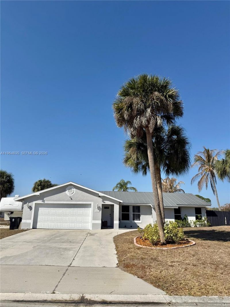 2068 SE Triumph Rd, Port Saint Lucie, FL 34952 Photo