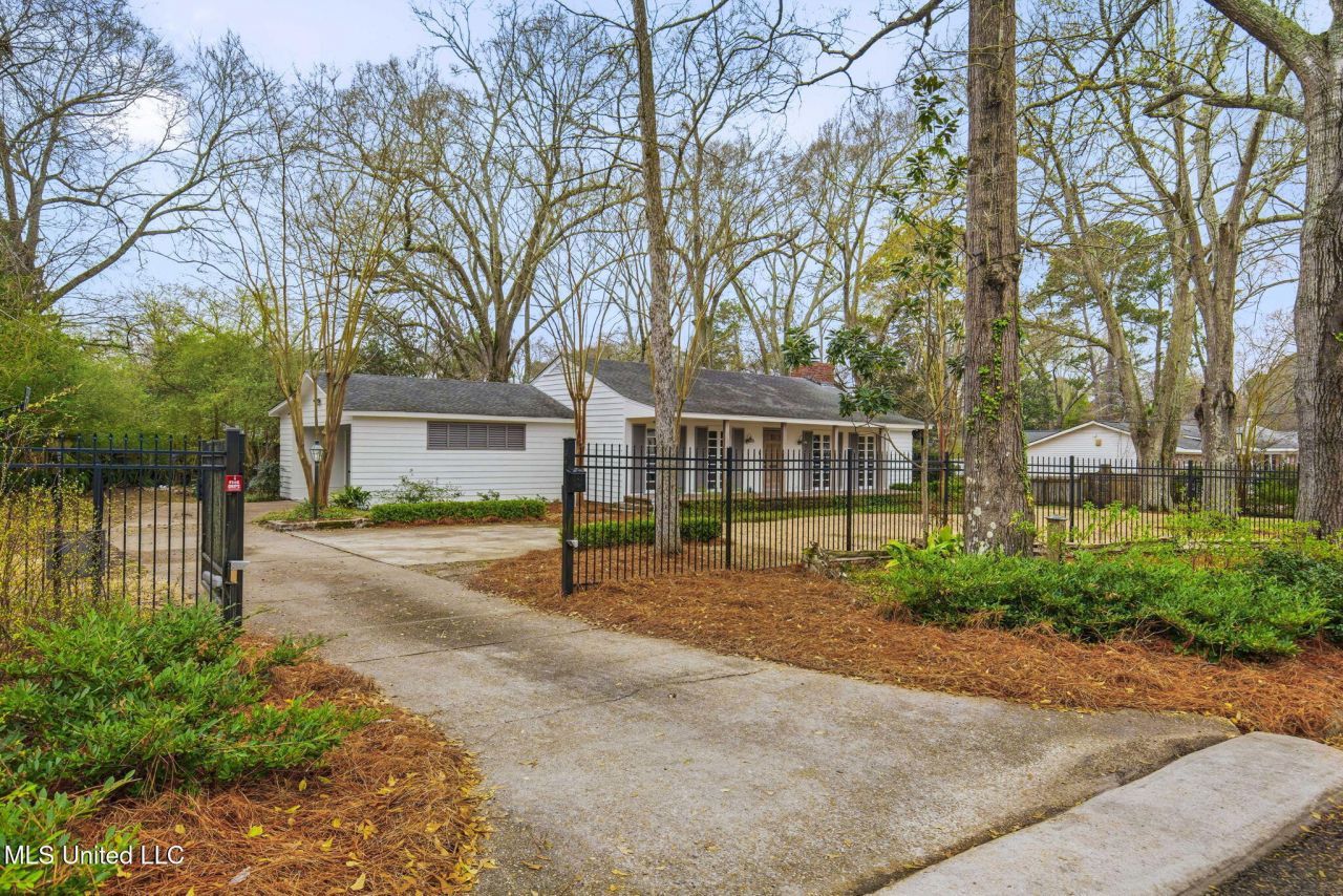 1439 Brecon Drive, Jackson, MS 39211 Main Photo