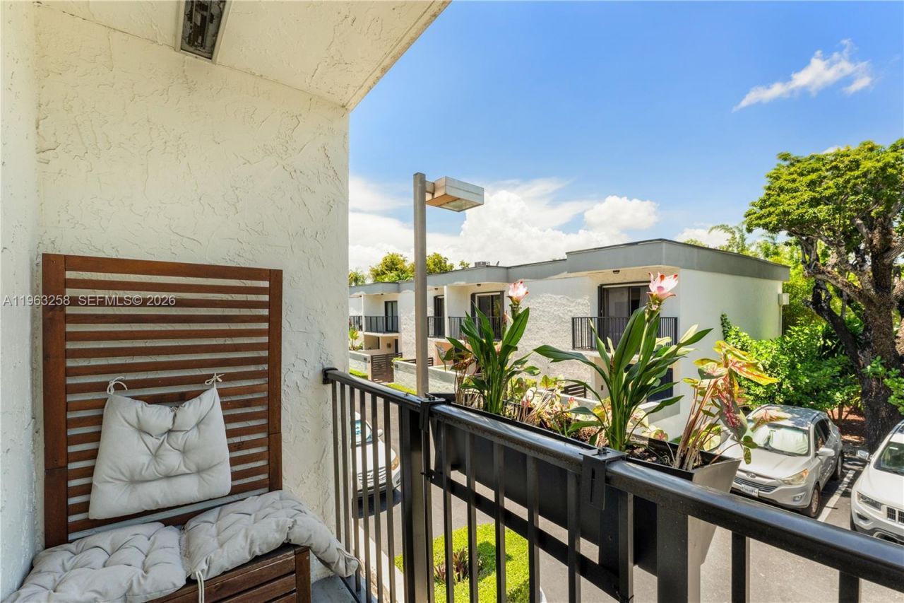 3214 W Trade Ave, Unit III-5, Miami, FL 33133 Photo