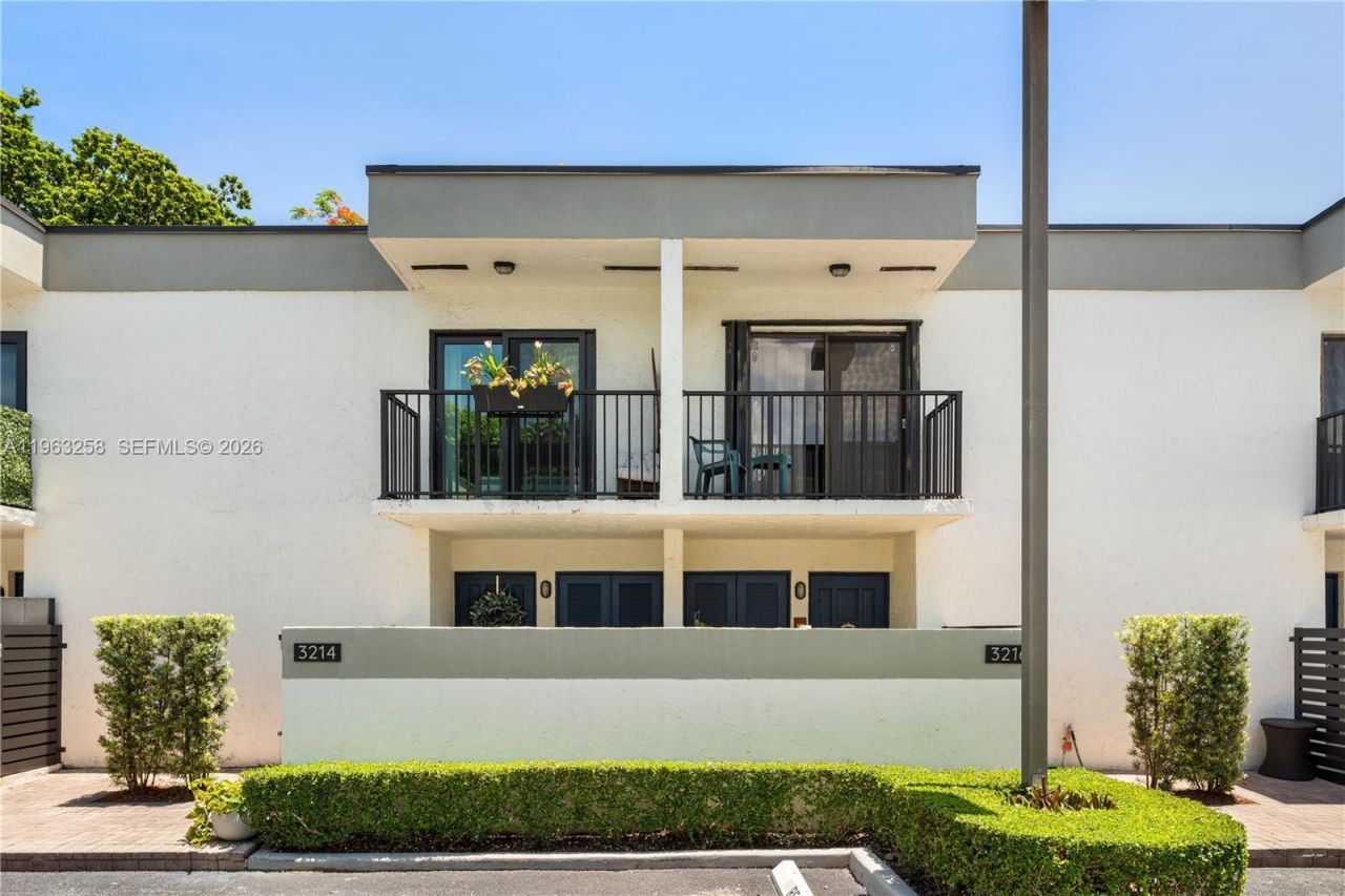 3214 W Trade Ave, Unit III-5, Miami, FL 33133 Photo