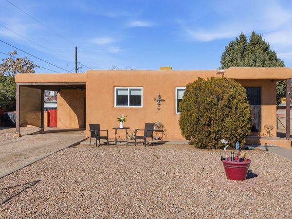 2221 Milton Court NW, Albuquerque, NM 87104