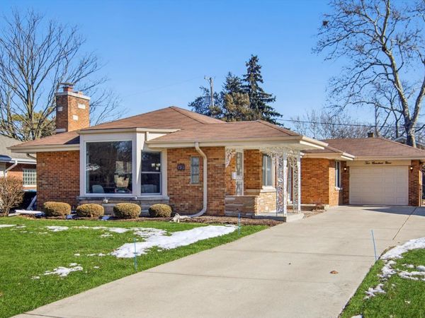 209 N Maison Court, Elmhurst, IL 60126