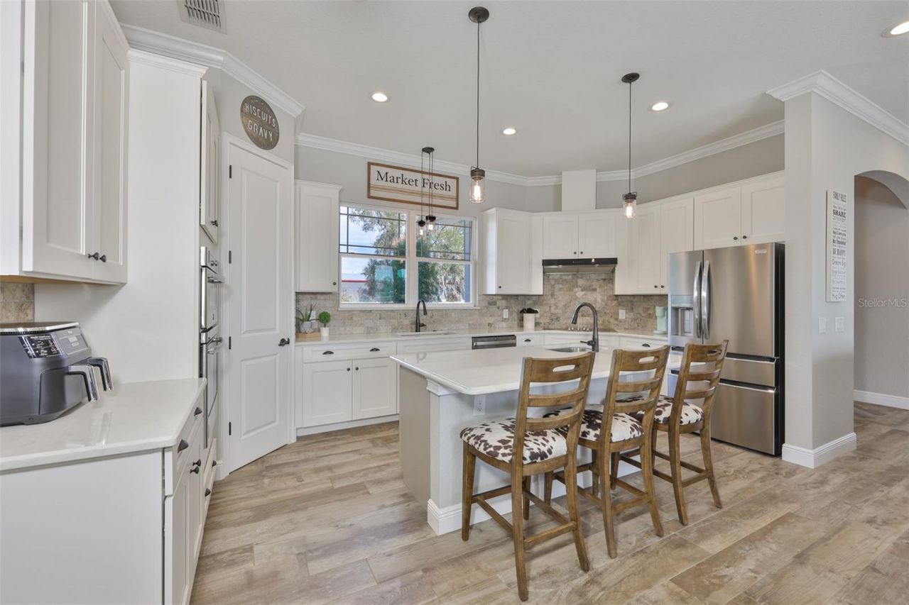 7510 Lithia Pinecrest Road, Lithia, FL 33547 Photo