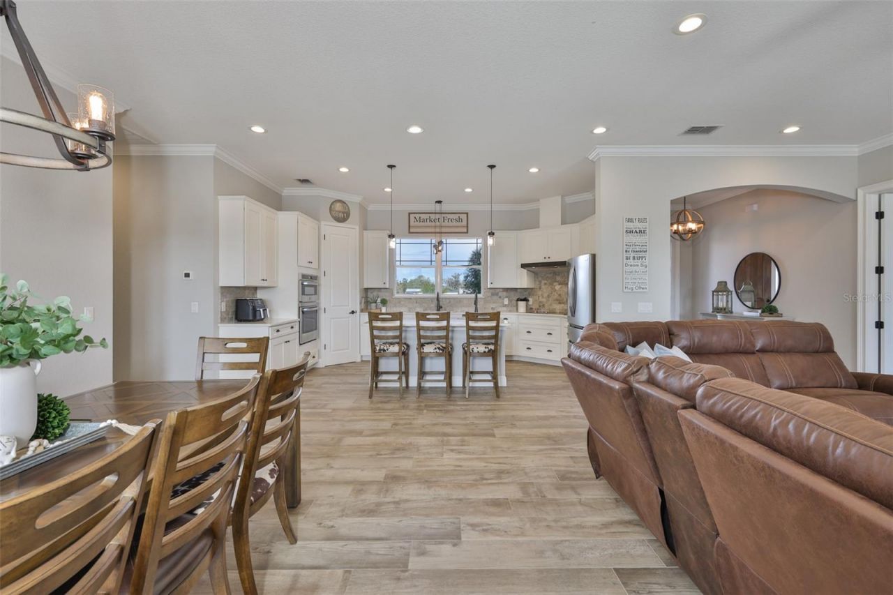 7510 Lithia Pinecrest Road, Lithia, FL 33547 Photo