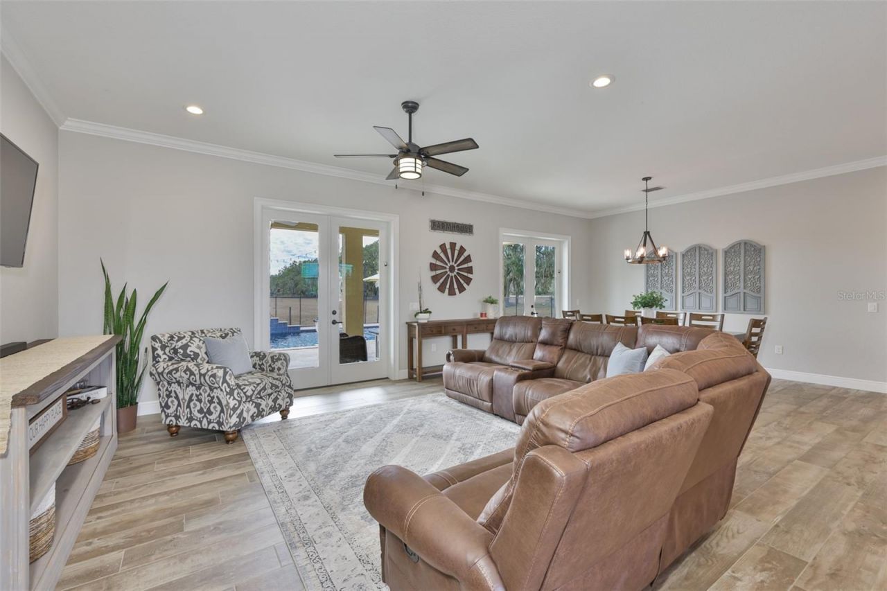 7510 Lithia Pinecrest Road, Lithia, FL 33547 Photo