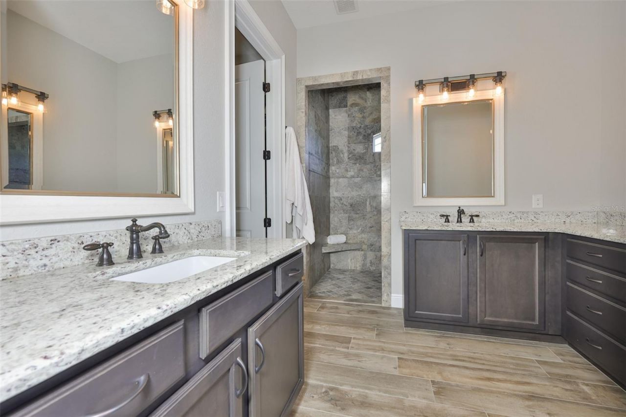 7510 Lithia Pinecrest Road, Lithia, FL 33547 Photo