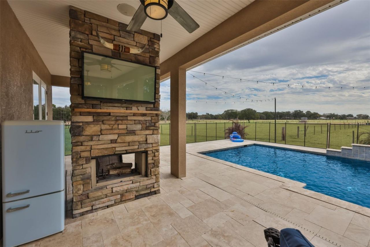 7510 Lithia Pinecrest Road, Lithia, FL 33547 Photo