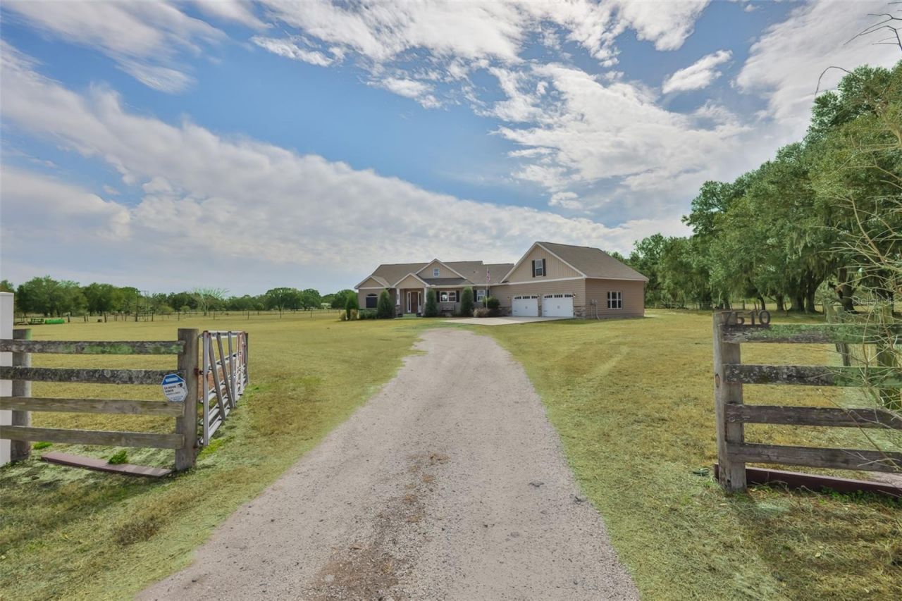 7510 Lithia Pinecrest Road, Lithia, FL 33547 Photo