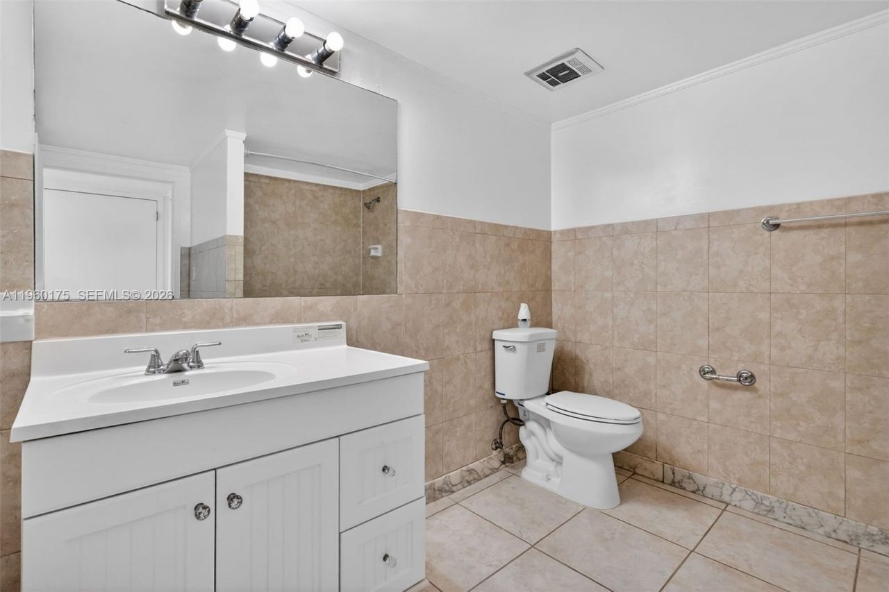 100 Golden Isles Dr, Unit 406, Hallandale Beach, FL 33009 Photo