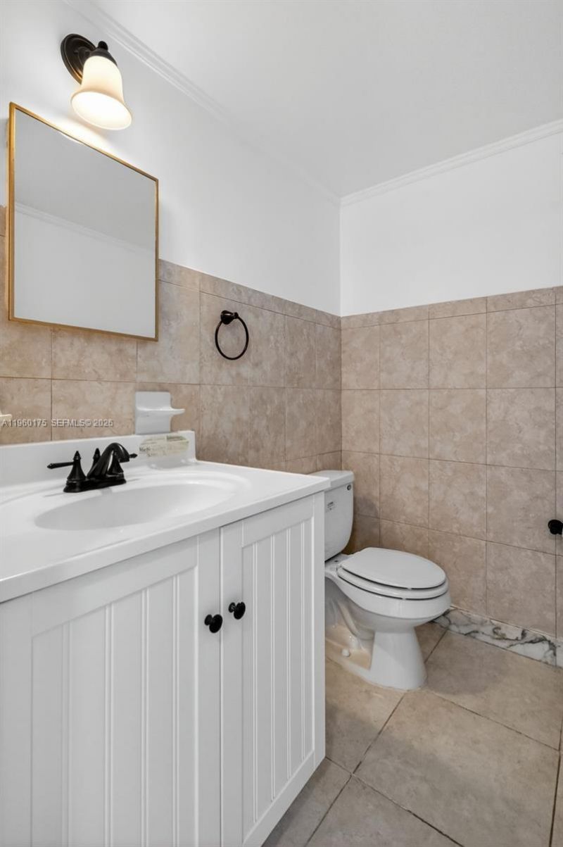 100 Golden Isles Dr, Unit 406, Hallandale Beach, FL 33009 Photo