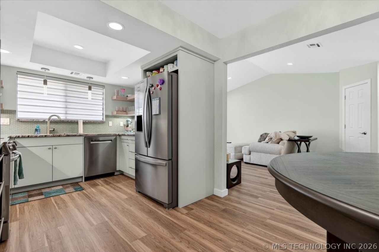 5209 S Nowata Road, Unit 201, Bartlesville, OK 74006 Main Photo