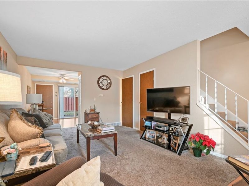 700 Lakeview Drive, Cortland, OH 44410 Photo 10