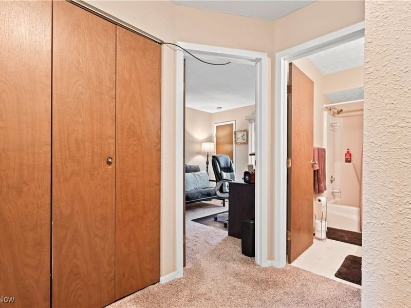 700 Lakeview Drive, Cortland, OH 44410 Photo 15