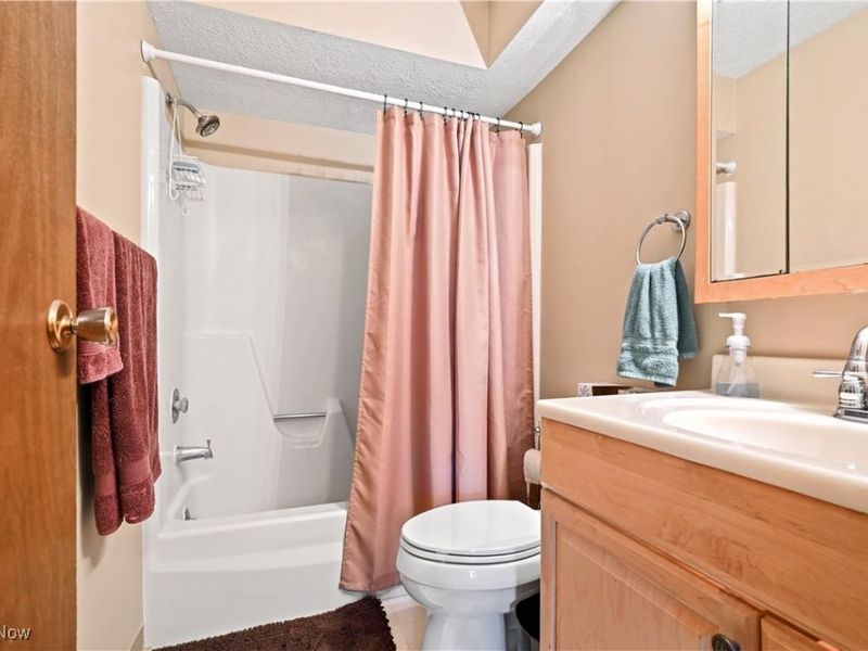 700 Lakeview Drive, Cortland, OH 44410 Photo 17