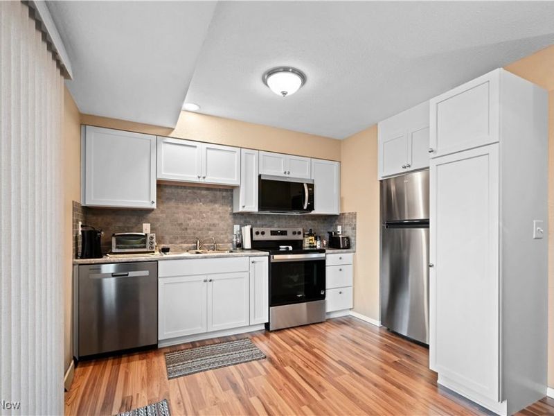 700 Lakeview Drive, Cortland, OH 44410 Photo 2