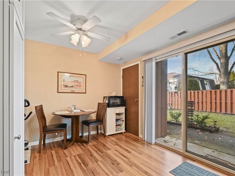 700 Lakeview Drive, Cortland, OH 44410 Photo 5