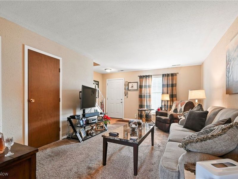 700 Lakeview Drive, Cortland, OH 44410 Photo 8