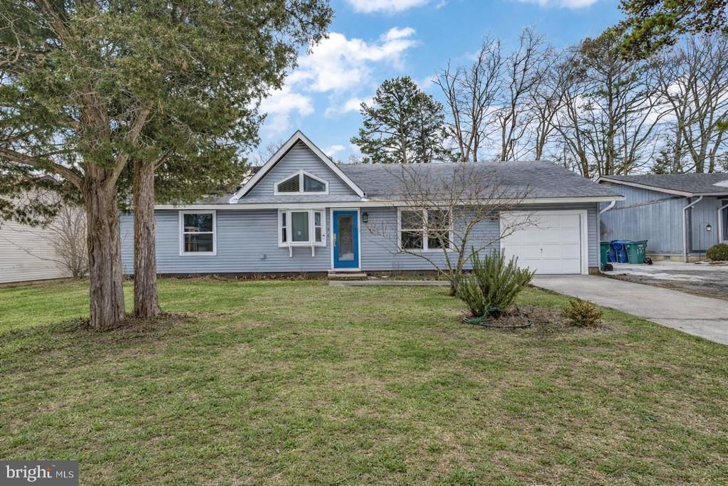 136 Country Club Boulevard, Little Egg Harbor Township, NJ 08087 Main Photo