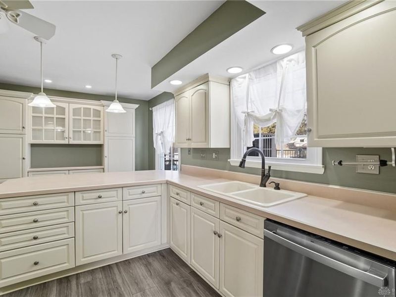 6808 Saint Laurent Circle, Washington Township, OH 45459 Photo 10