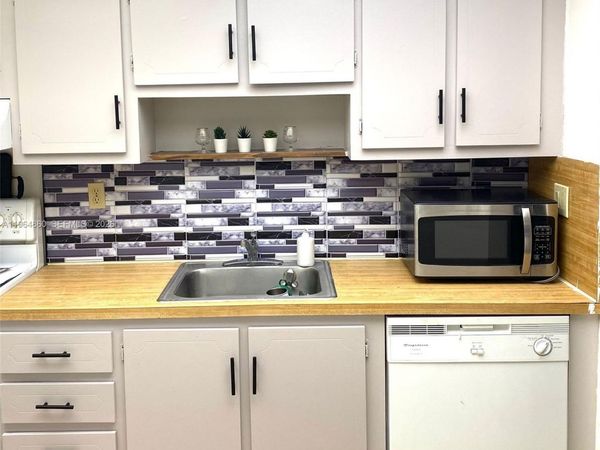 240 Lakeview Dr, Unit 306, Weston, FL 33326