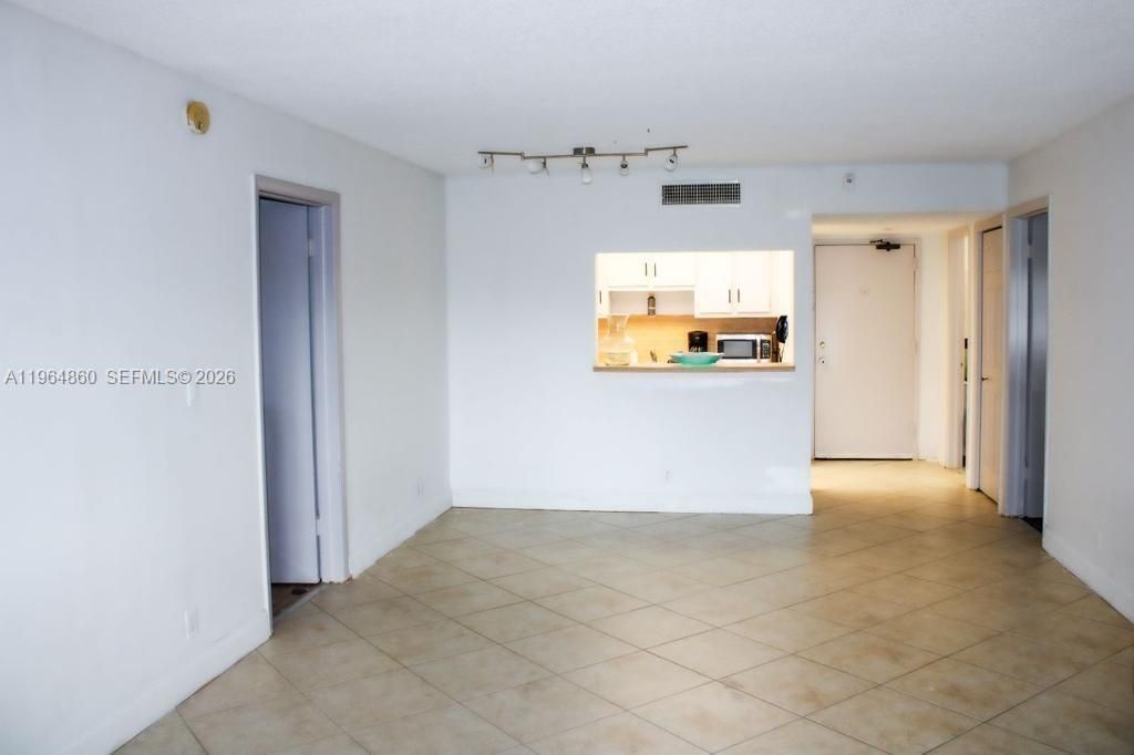 240 Lakeview Dr, Unit 306, Weston, FL 33326 Photo