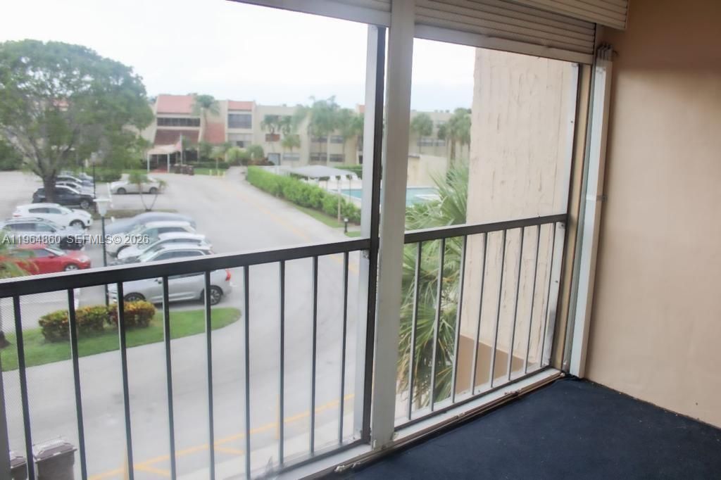 240 Lakeview Dr, Unit 306, Weston, FL 33326 Photo