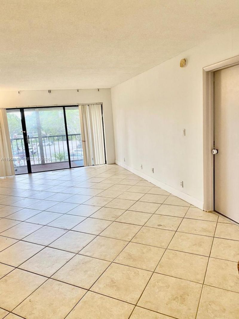 240 Lakeview Dr, Unit 306, Weston, FL 33326 Photo
