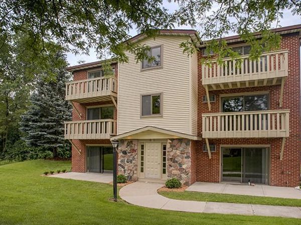 621 W 65th Street, Unit 6, Westmont, IL 60559