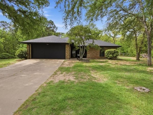 2004 W Spanish Trail Drive, Granbury, TX 76048