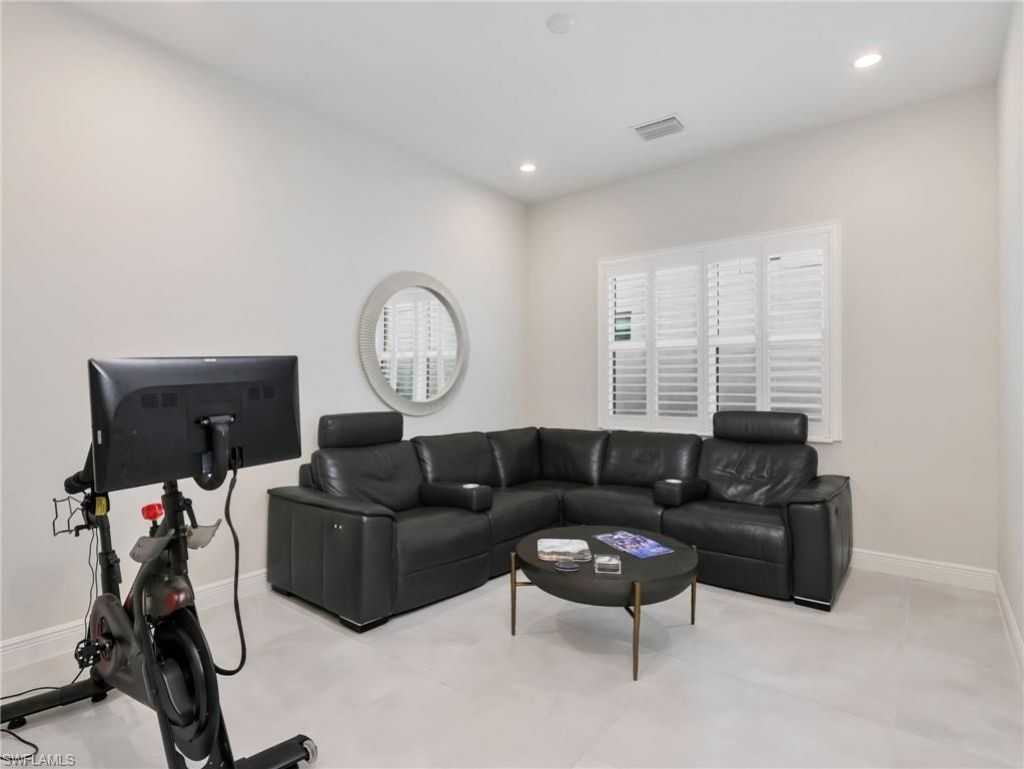 9252 Cayman Dr, Naples, FL 34114 Photo