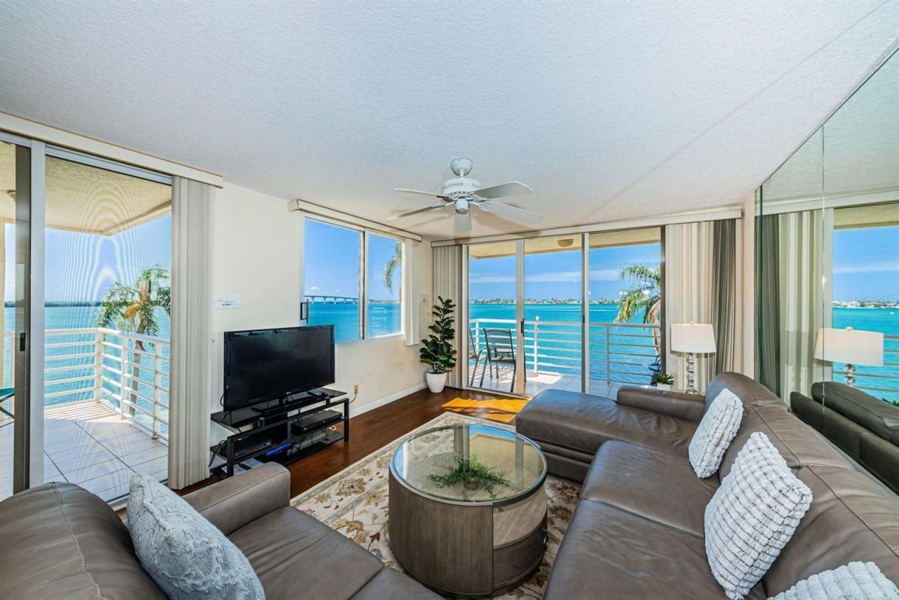 6105 Bahia Del Mar Circle, Unit 382, Saint Petersburg, FL 33715 Photo