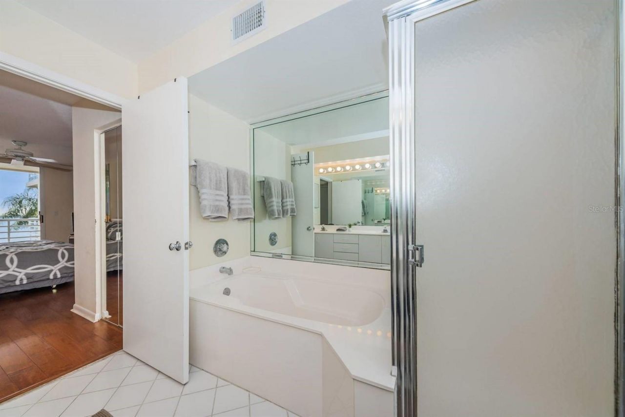 6105 Bahia Del Mar Circle, Unit 382, Saint Petersburg, FL 33715 Photo