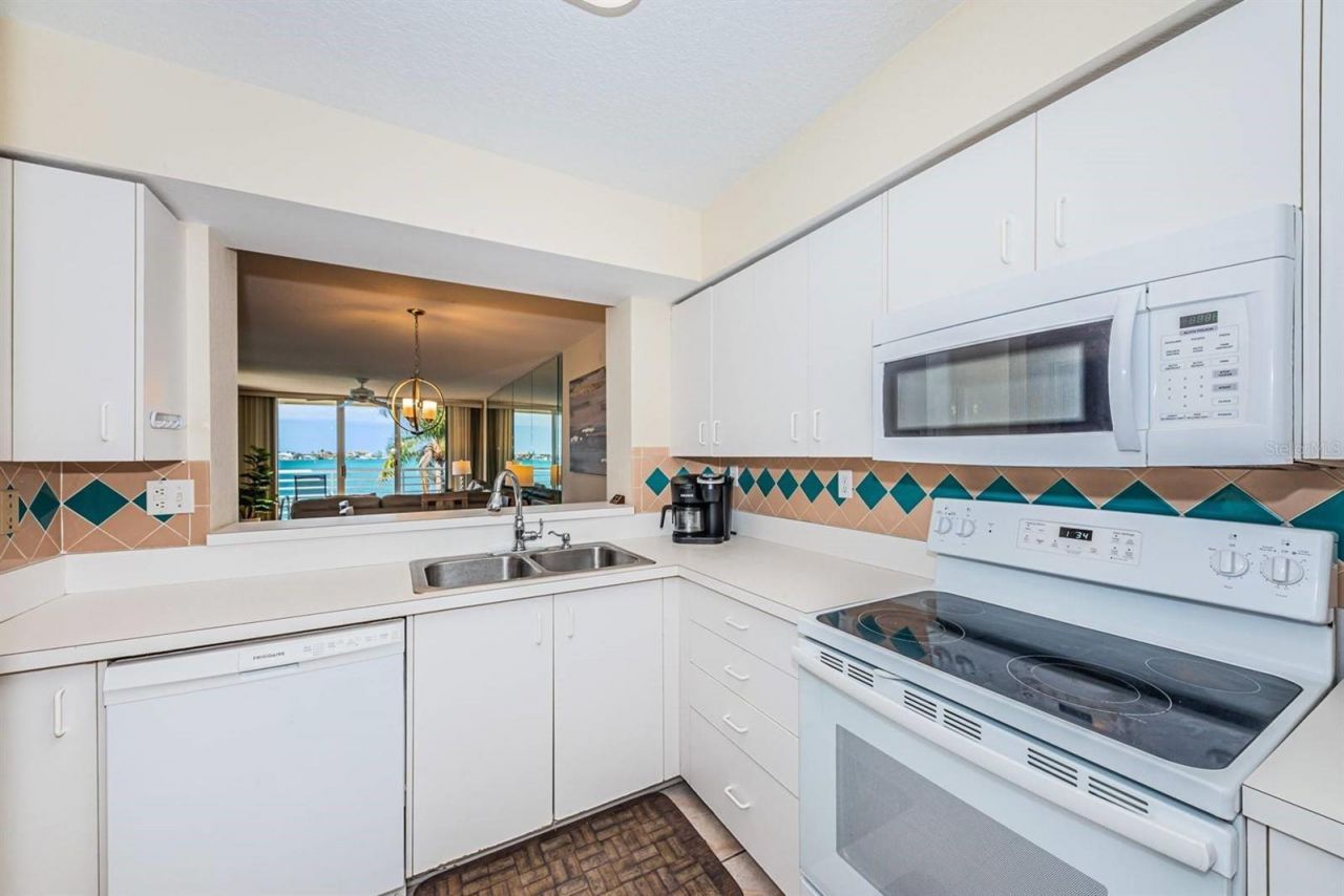 6105 Bahia Del Mar Circle, Unit 382, Saint Petersburg, FL 33715 Photo