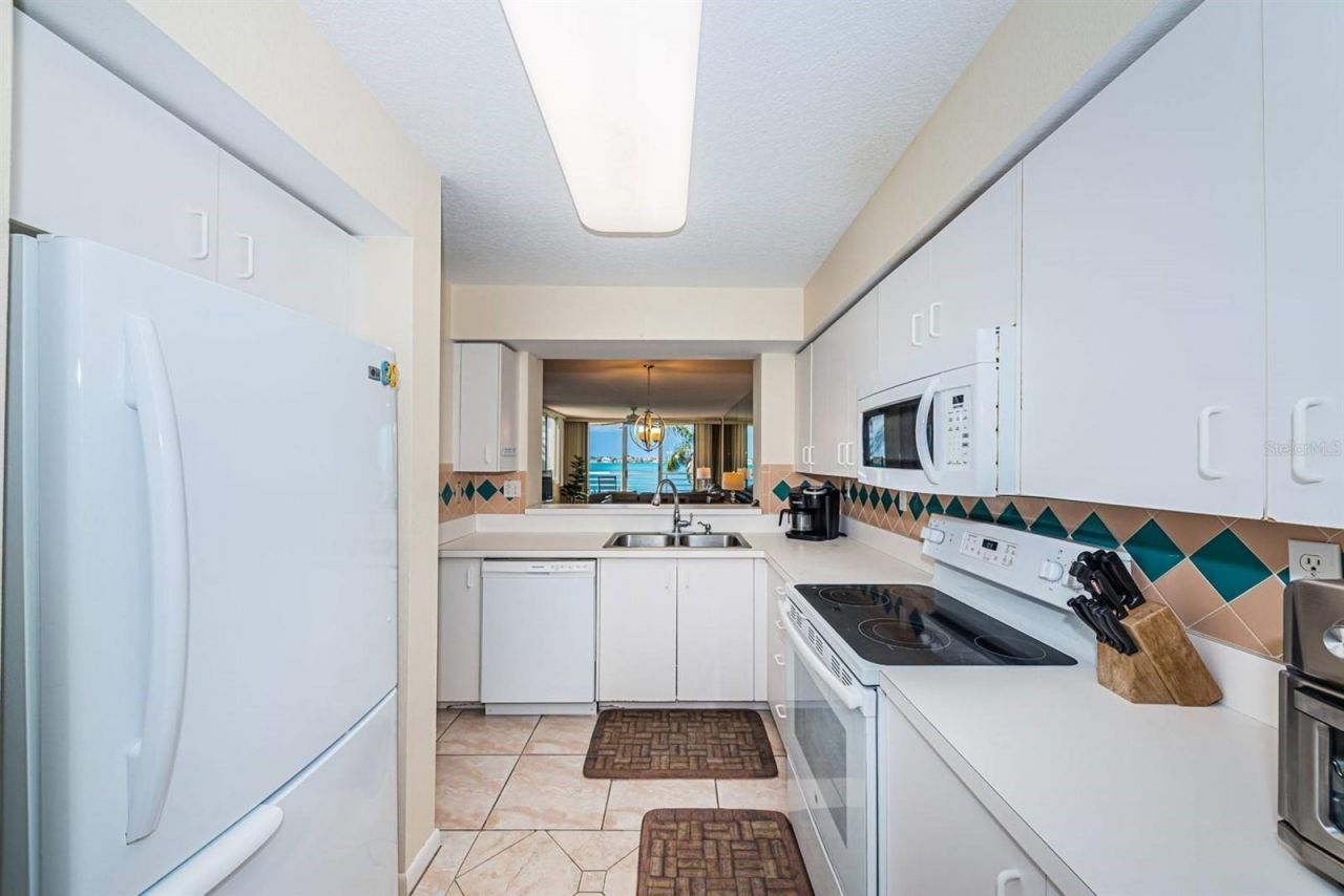 6105 Bahia Del Mar Circle, Unit 382, Saint Petersburg, FL 33715 Photo
