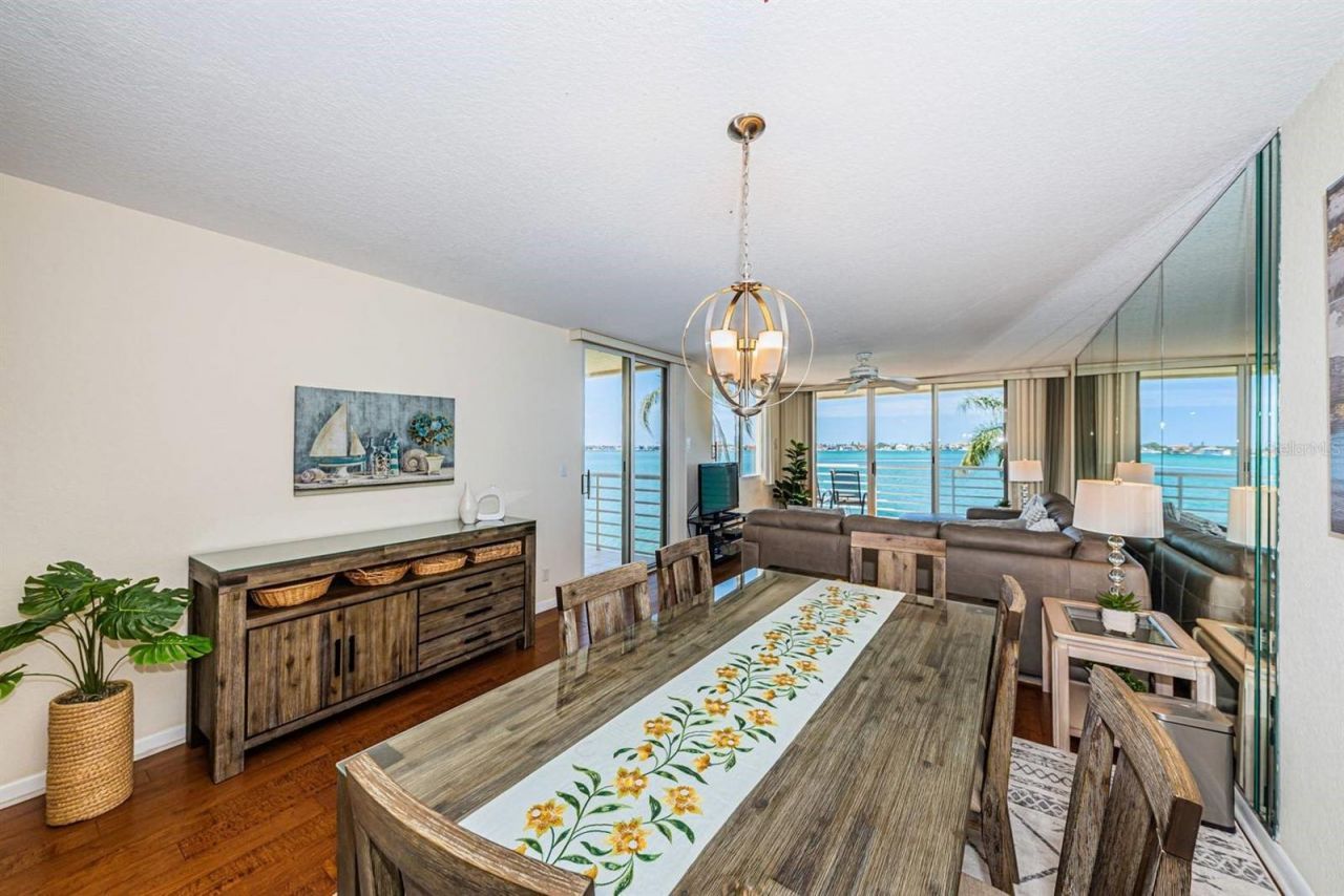 6105 Bahia Del Mar Circle, Unit 382, Saint Petersburg, FL 33715 Photo