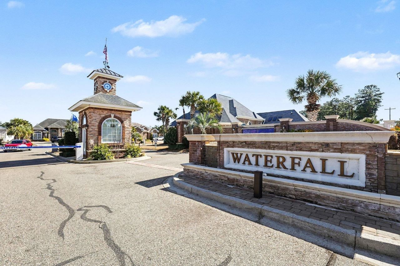 221 Waterfall Circle  Photo 4