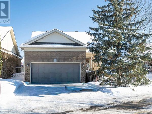 8 Waterford Way, Ottawa, ON K2E7V4