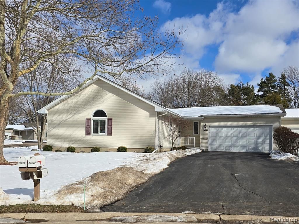 11641 Hawthorne Glen Drive, Grand Blanc, MI 48439 Main Photo