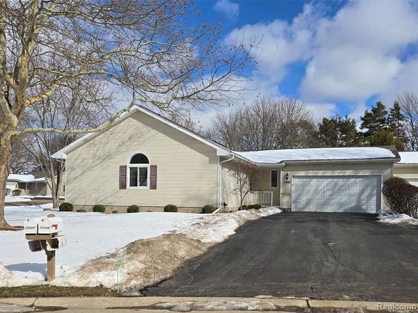 11641 Hawthorne Glen Drive, Grand Blanc, MI 48439