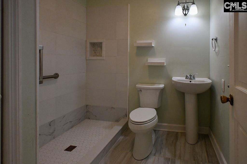 201 Carlisle Court Photo 15