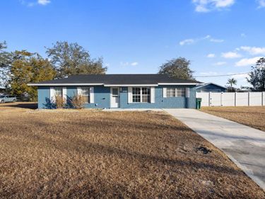 301 MAGNOLIA WAY, LADY LAKE, FL 32159