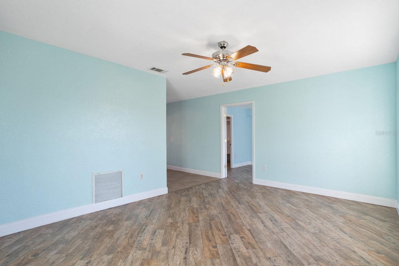 301 Magnolia Way, Lady Lake, FL 32159